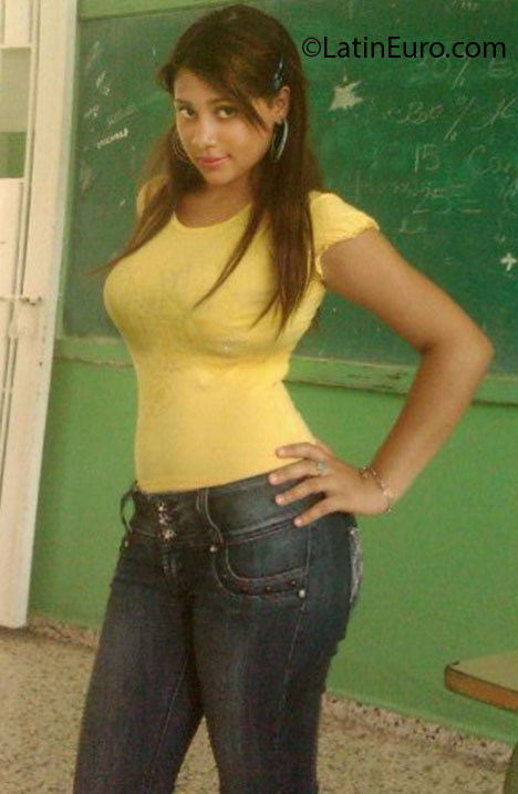 Date this hard body Dominican Republic girl Corima from Higuey DO25085