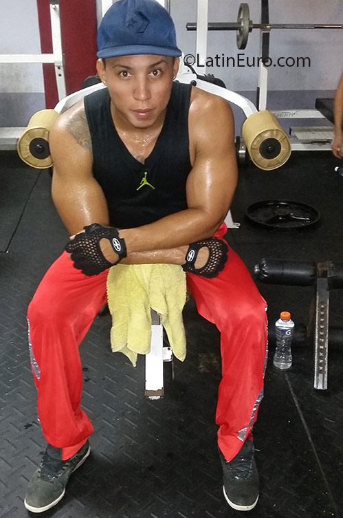 Date this sultry Panama man Abimael from Panama PA910