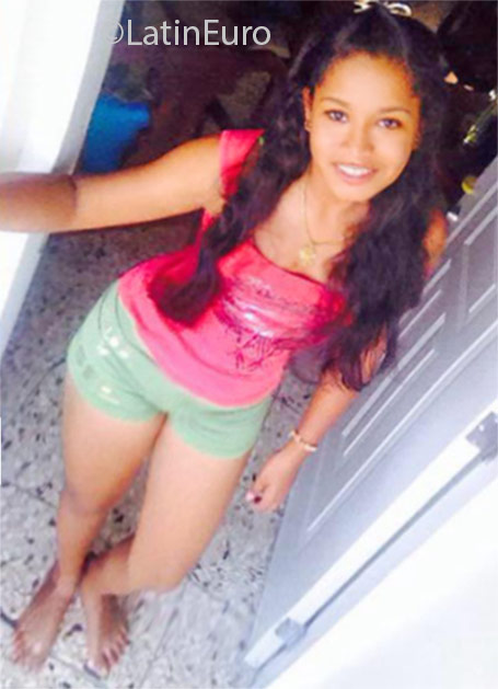 Date this athletic Dominican Republic girl Erika from Santo Domingo DO25119