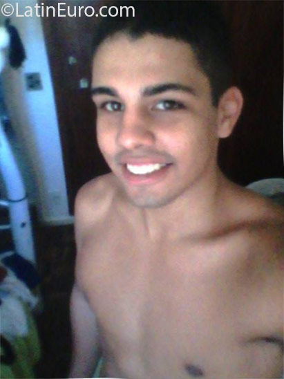 Date this stunning Brazil man Tom from Vitoria BR9607