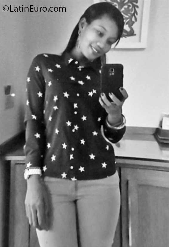 Date this sultry Dominican Republic girl Suzi from Santo Domingo DO25186