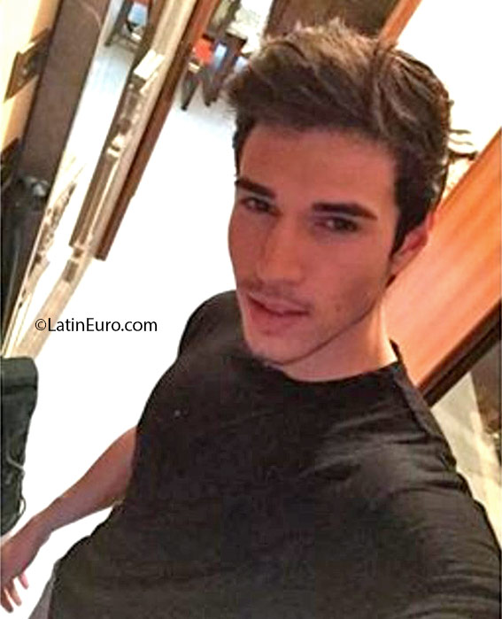 Date this funny United States man Ndark93 from Miami US17162