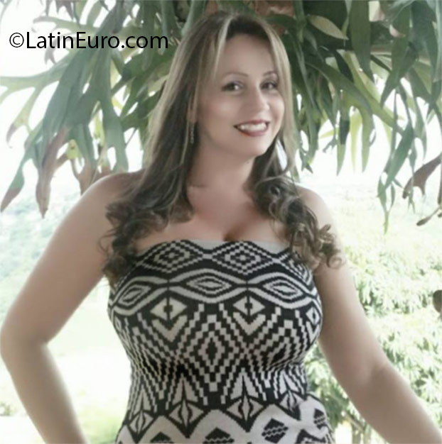 Date this voluptuous Colombia girl Diana Giron from Cali CO18787