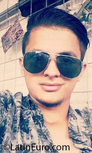 Date this nice looking Dominican Republic man Brayan from Tegucigalpa DO25269