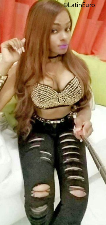 Date this good-looking Dominican Republic girl Heidy from Santo Domingo DO25273