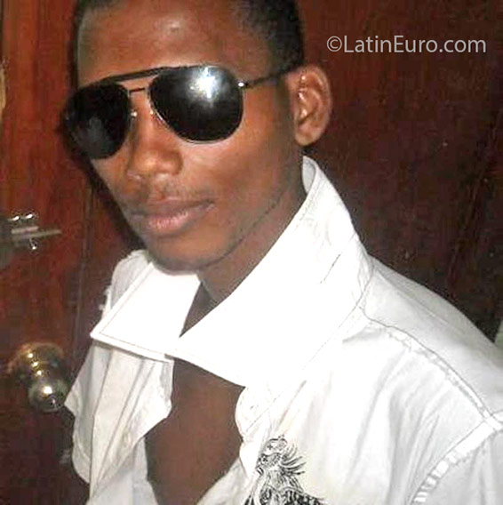 Date this sensual Dominican Republic man Edison from Santo Domingo DO25312