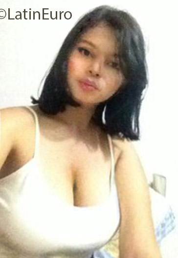 Date this foxy Colombia girl Mercedes from Cartagena CO18811