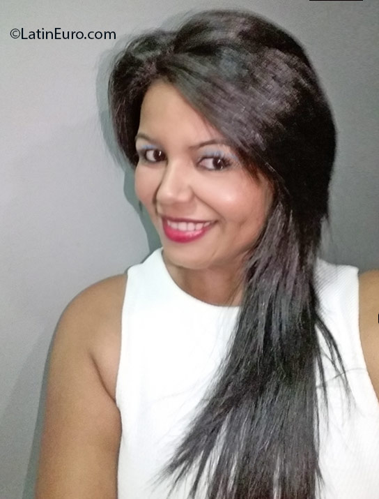 Date this beautiful Honduras girl Julissa from Tegucigalpa HN2116