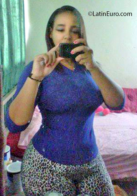 Date this sensual Dominican Republic girl Leshnia from San Pedro De Macoris DO25438