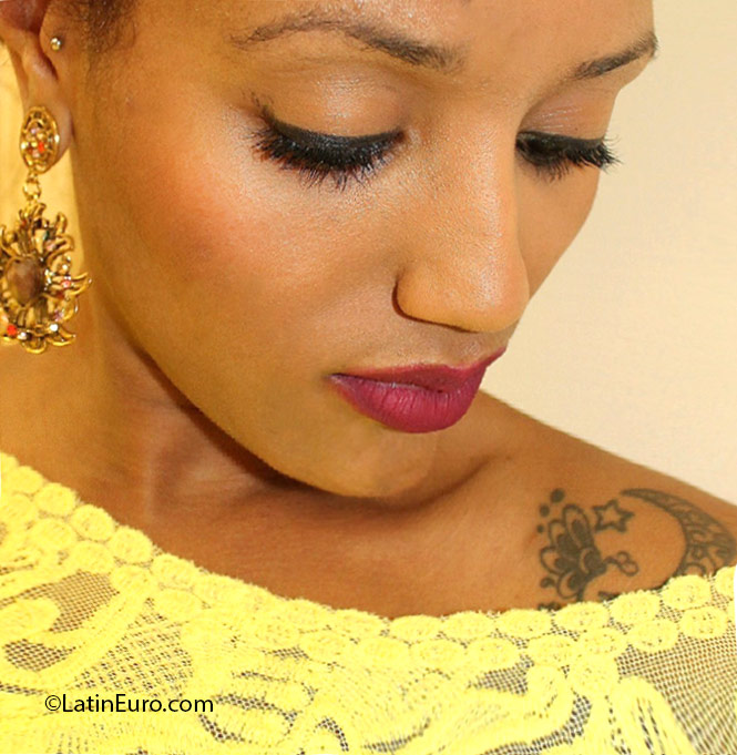 Date this charming Switzerland girl Thais from Bern CH143