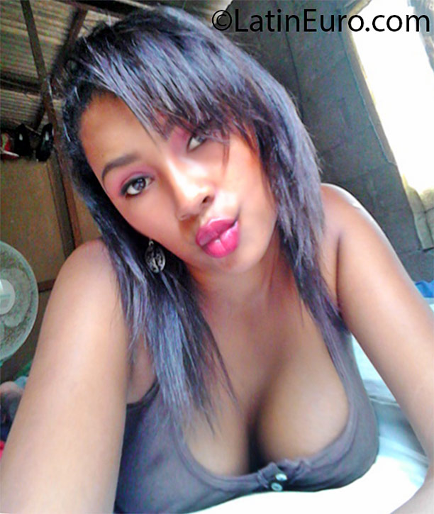 Date this cute Honduras girl Nodie from Tela HN2121