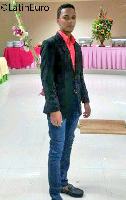 Date this fun Dominican Republic man Francis from Santo Domingo DO25484
