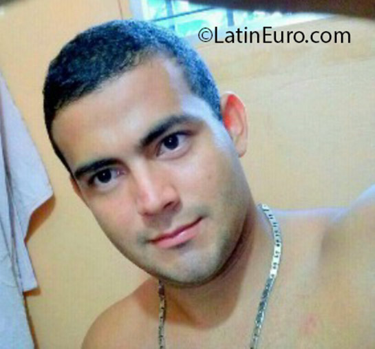 Date this nice looking Panama man Absalon from Panama City PA948