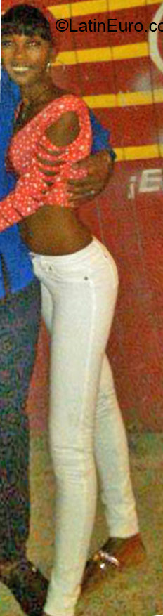 Date this happy Dominican Republic girl Cecilia from Santo Domingo DO25510