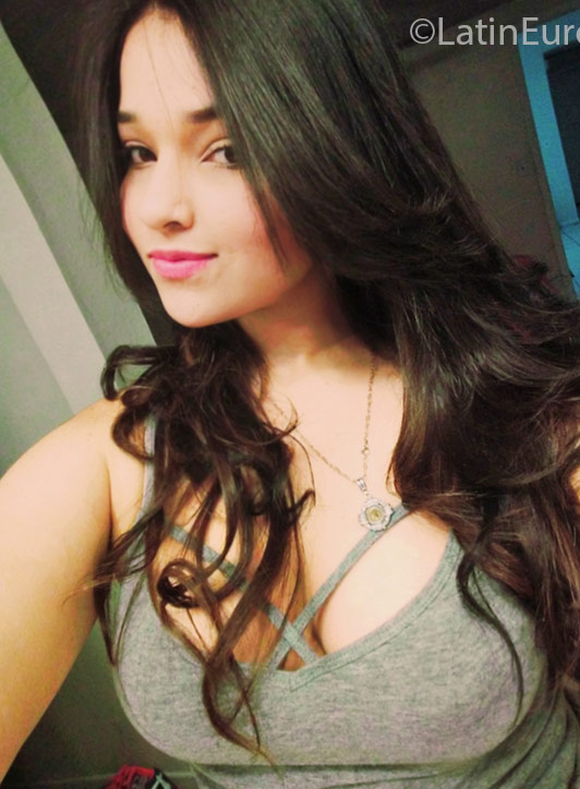 Date this cute United States girl Ana from Tampa US17264