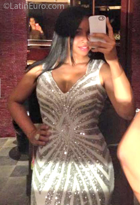 Date this attractive Dominican Republic girl Caterine from Santo Domingo DO25565