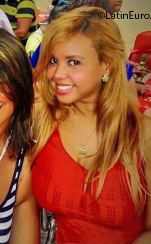 Date this attractive Dominican Republic girl Pilar from Santo Domingo DO25568