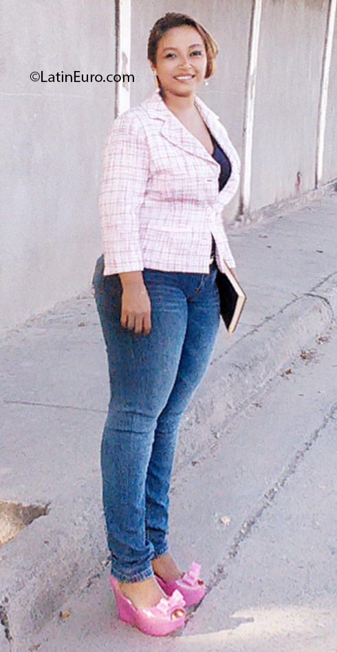 Date this pretty Honduras girl Isa from San Pedro Sula HN2141
