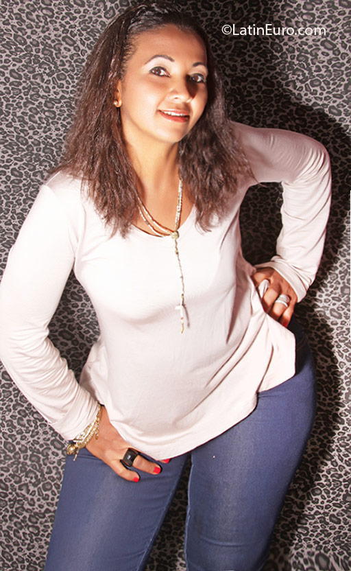 Date this lovely Brazil girl Guilherminia from Florianopolis BR9849