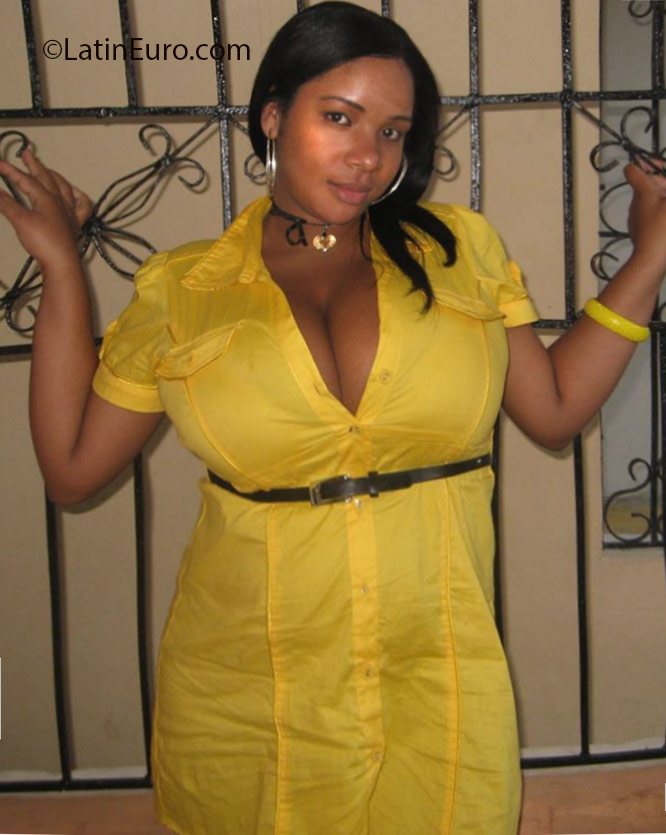 Date this attractive Dominican Republic girl Julisa from Santiago DO40581