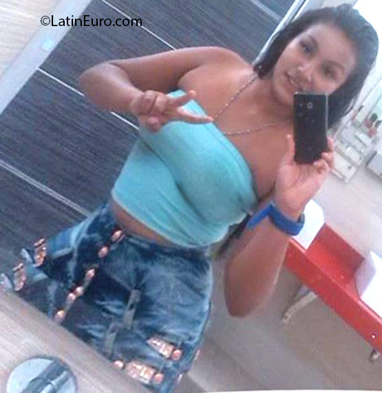 Date this lovely Colombia girl Nathalia from Cali CO18930