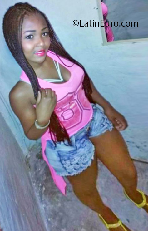 Date this happy Colombia girl Eva from Medellin CO18934