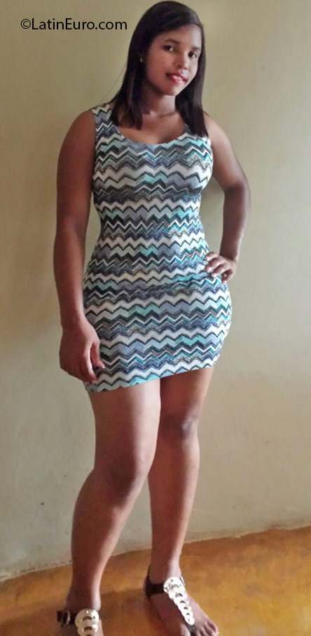 Date this voluptuous Dominican Republic girl ARISLEIDY from Santo Domingo DO25755