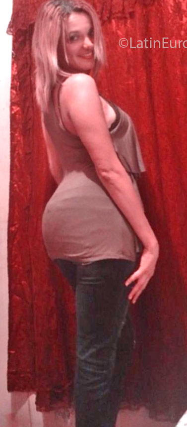 Date this voluptuous Honduras girl Carmen from Puerto Cortes HN2183