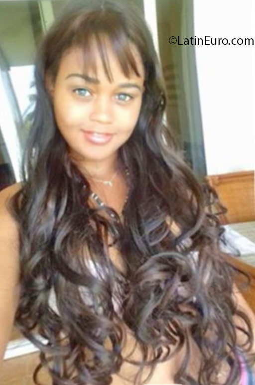 Date this nice looking Dominican Republic girl Maria from Punta Cana DO25802