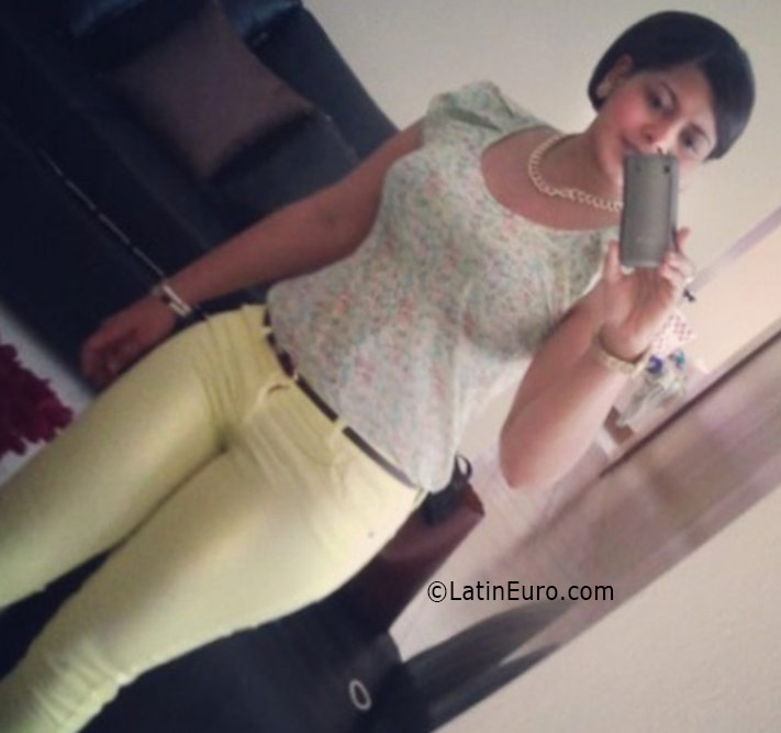 Date this sensual Dominican Republic girl Elma from Santo Domingo DO25891