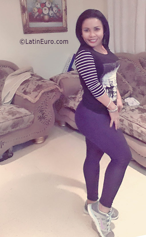 Date this charming Panama girl Laura from Panama City PA994