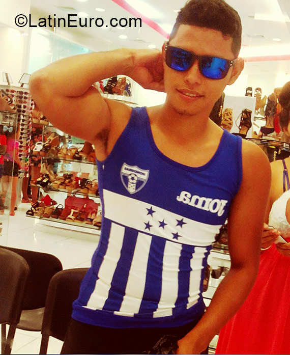 Date this good-looking Honduras man Darwin from San Pedro Sula HN2212