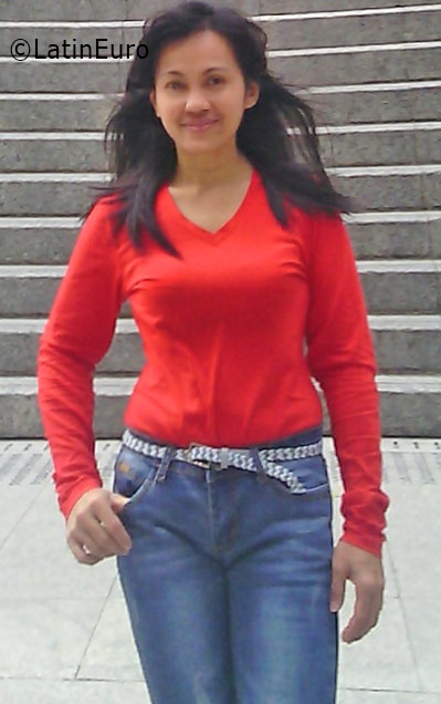 Date this good-looking Hong Kong girl Analin from Hong Kong HK17