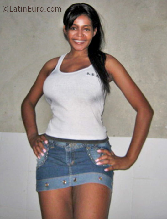 Date this lovely Colombia girl Jeycy from Cali CO30322