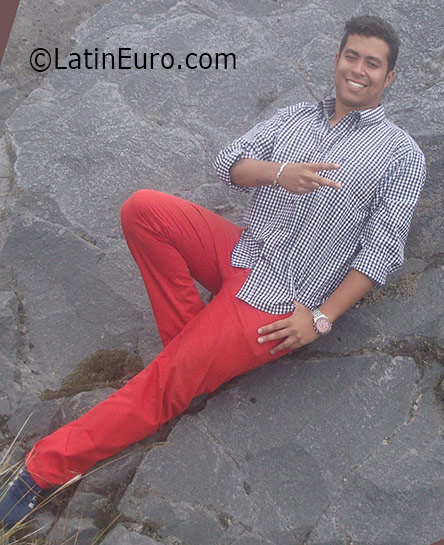 Date this hot Colombia man Julian from manizales CO19051