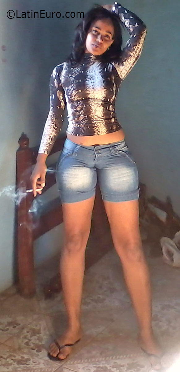 Date this nice looking Brazil girl Marcia from Salvador BR9699