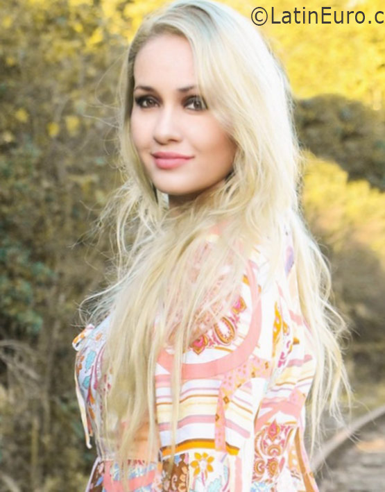 Date this cute Brazil girl Drica from Rio De Janeiro BR9709