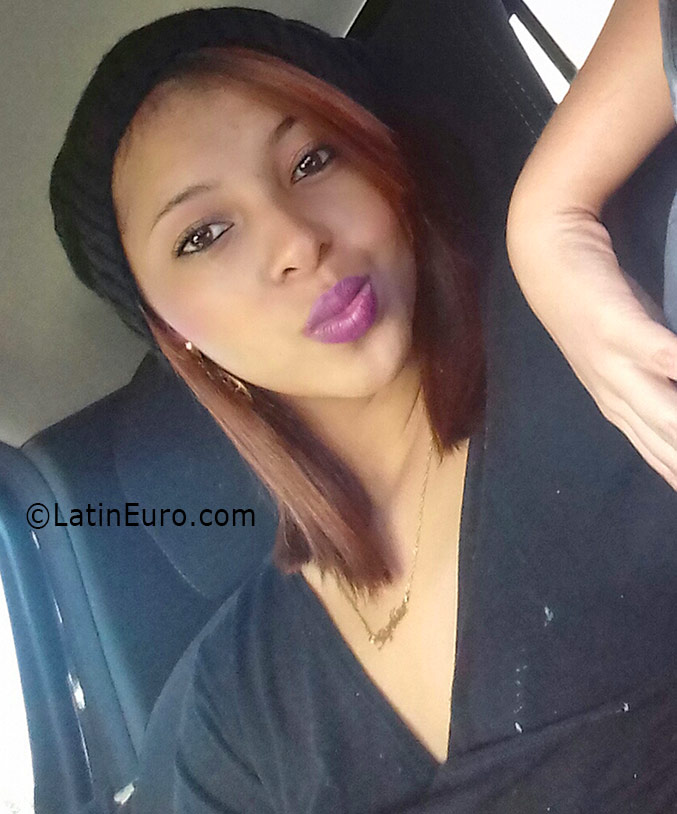 Date this stunning Brazil girl Marcelle from Rio De Janeiro BR9714