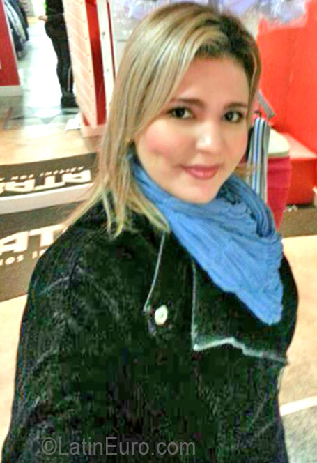 Date this athletic Brazil girl Adriana from Belem BR9719