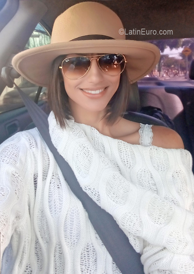 Date this passionate Brazil girl Roberta from Belo Horoizonte BR9724