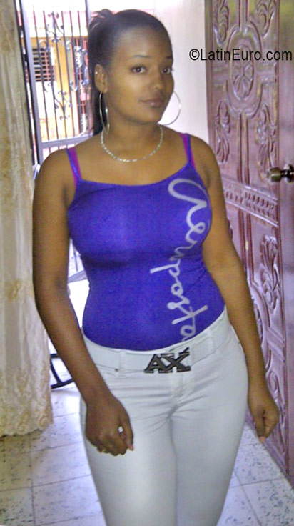 Date this happy Dominican Republic girl Mariela from San Francisco De Macoris DO26246
