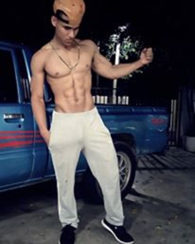 Date this gorgeous Croatia girl Eddony from  DO26410