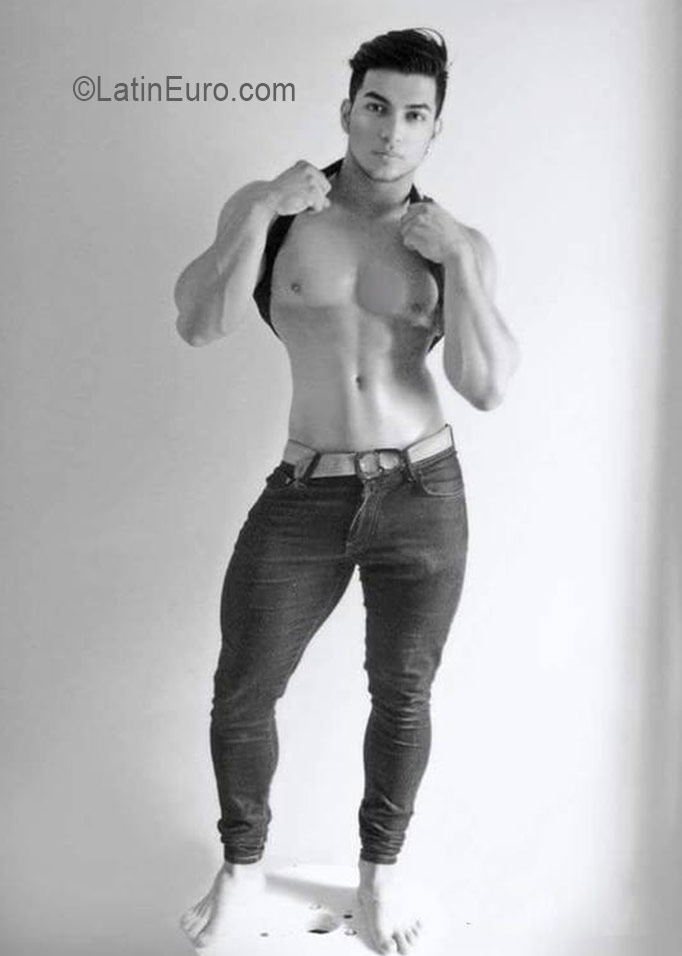 Date this cute Colombia man Miguel angel from Mnizales CO19417