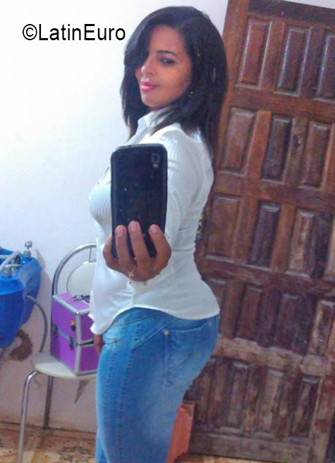 Date this cute Brazil girl Sandra from Salvador BR9779
