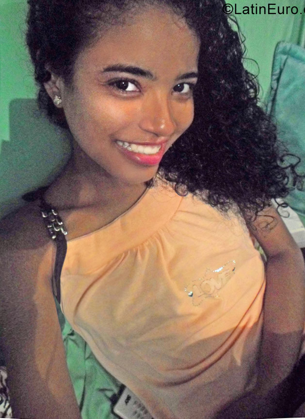 Date this hard body Brazil girl Denise from Salvador BR9788