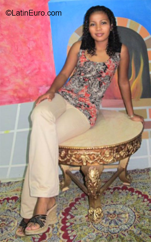 Date this tall Honduras girl Eileen from Tocoa HN2283