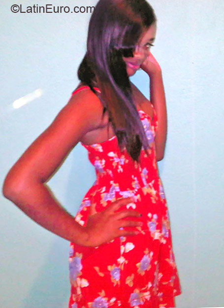 Date this beautiful Jamaica girl Shevele from Kingston JM2359