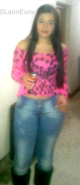Date this georgeous Colombia girl Alejandra from Medellin CO19690