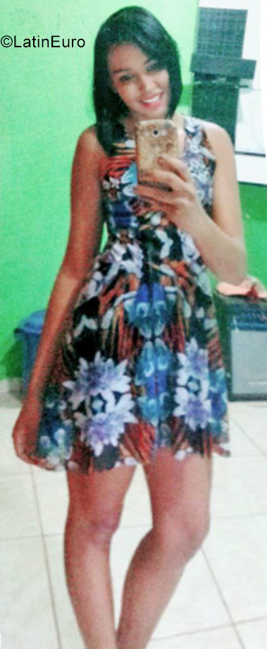 Date this voluptuous Brazil girl Geisiane from Goiania BR9818