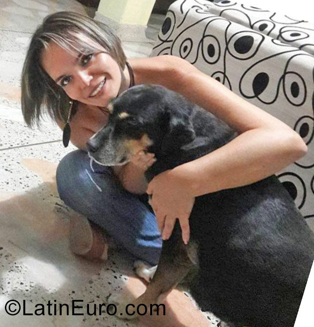 Date this young Colombia girl Claudia Milena from Cali CO19760